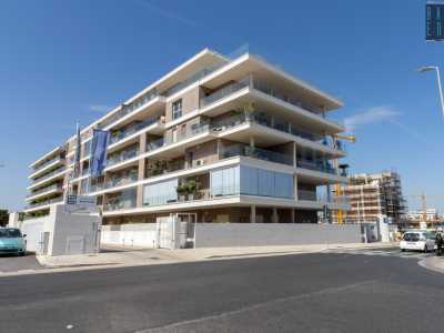 ...� stato sostituito nel 2020 da un moderno fabbricato bianco e grigio che ospita 24 appartamenti e le 54 camere dell�Hotel BVentuno